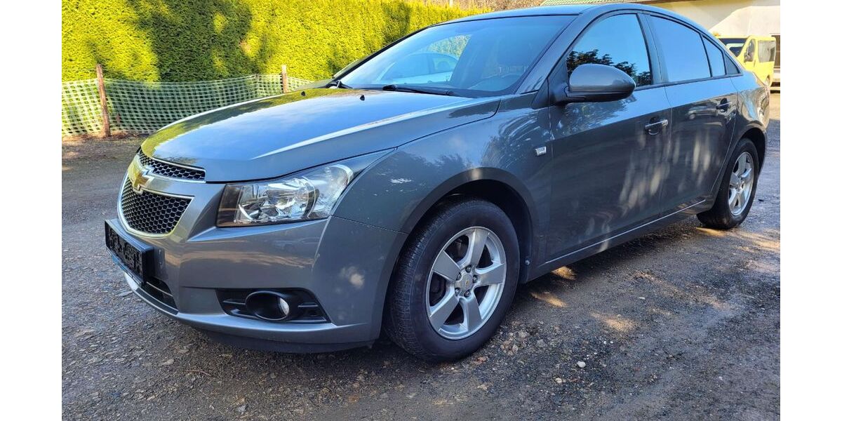Chevrolet Cruze 114.400 km 5.850 &euro; Frohburg 04654