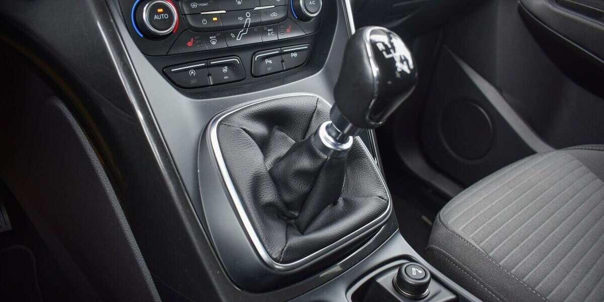 Ford Grand C-MAX Titanium EcoBoost 1.5l M/T 71.415 km 13.450 &euro; Höchberg-Würzburg 97204