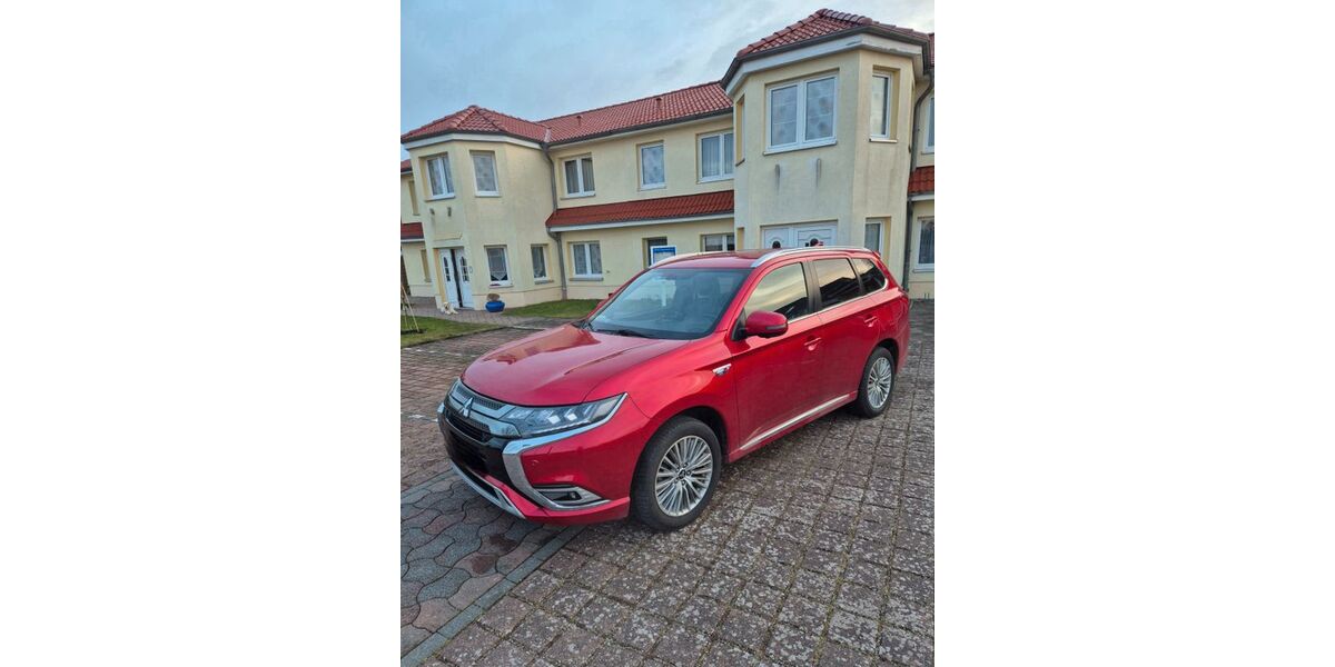 Mitsubishi Plug-in Hybrid Outlander 58.000 km 21.700 &euro; Wismar 23966