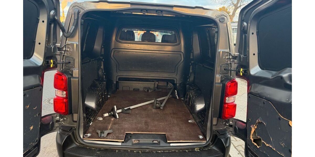 Toyota Verso 158.000 km 16.499 &euro; Berlin 13589