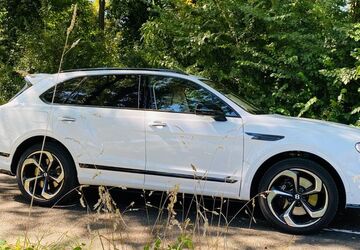 Bentley Bentayga 15.600 km 199.900 &euro; Köln 50858
