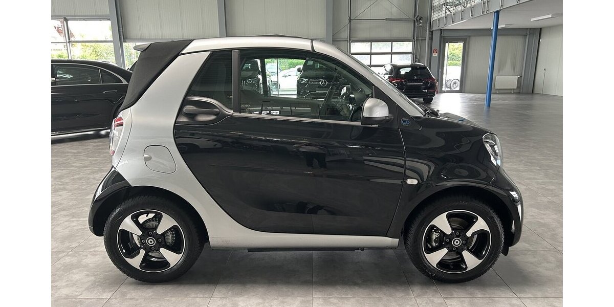 Smart ForTwo EQ CABRIO EXCLUSIVE-22KW-RÜCKFAHRKAMERA! 13.660 km 18.249 &euro; Groß-Umstadt 64823