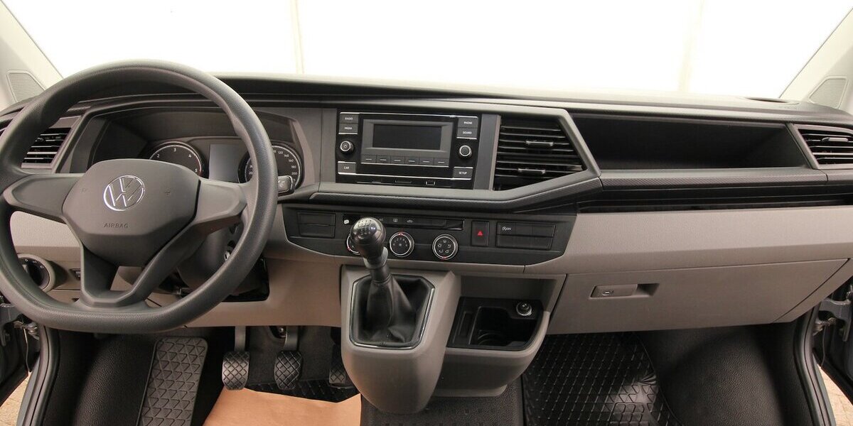 VW T6.1 Transporter Kombi lang 2.0 TDI 9-SITZER+AHK 146.949 km 28.900 &euro; Hagenow 19230