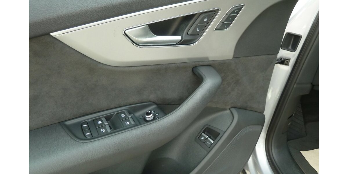 Audi Q7 55e TFSI Quattro Leder Matrix Panorama Air 170.000 km 36.900 &euro; Ratingen 40885