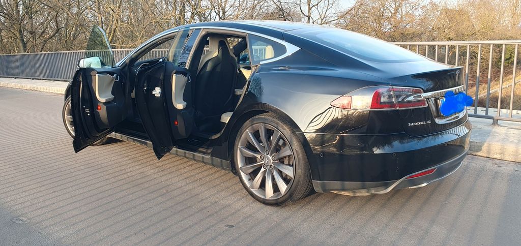 Tesla Model S 141.586 km 22.949 &euro; Celle 29223