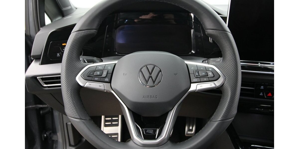 VW Golf VIII Variant 1.5 TSI R-Line LED+KAMERA+ACC 38.673 km 25.900 &euro; Hagenow 19230