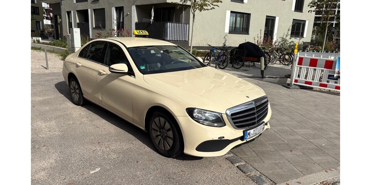 Mercedes-Benz 220 351.000 km 9.990 &euro; München 80313