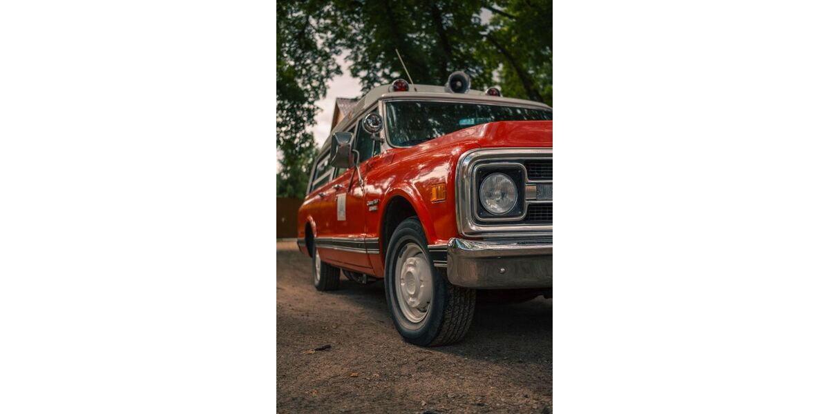 Chevrolet Suburban 145.000 km 16.500 &euro; Wildau 15745