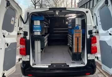 Opel Vivaro 134.914 km 16.490 &euro; München 81825