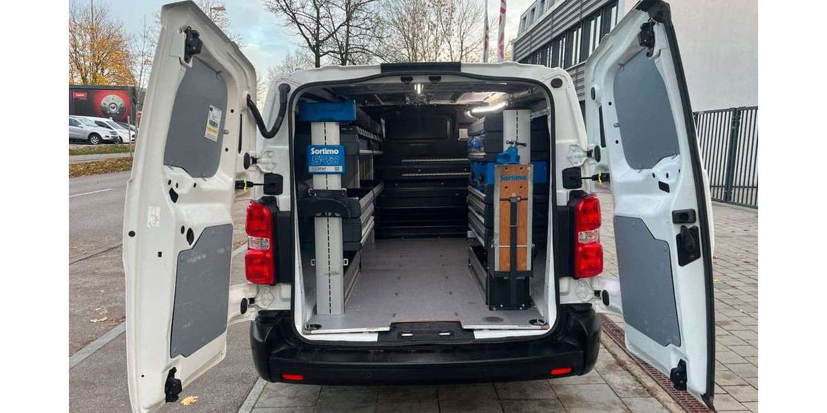 Opel Vivaro 134.914 km 16.490 &euro; München 81825