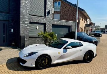 Ferrari 812 2.500 km 285.490 &euro; Köln 50733