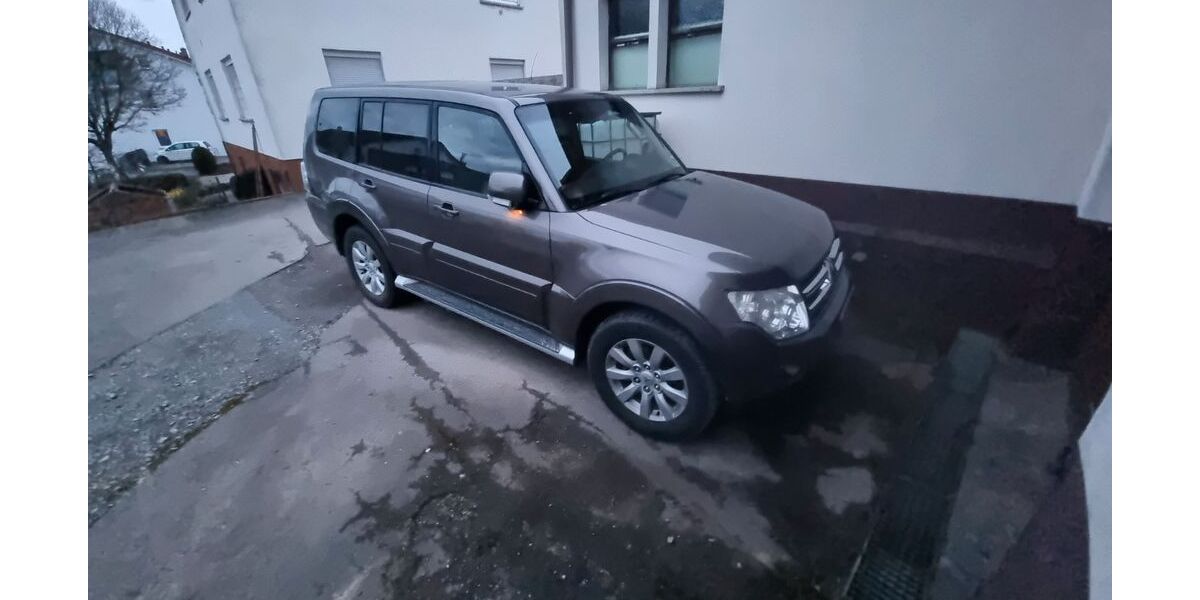 Mitsubishi Pajero 175.000 km 15.500 &euro; Grafenau 71120