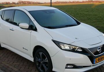 Nissan Leaf 56.957 km 16.880 &euro; Waverveen 