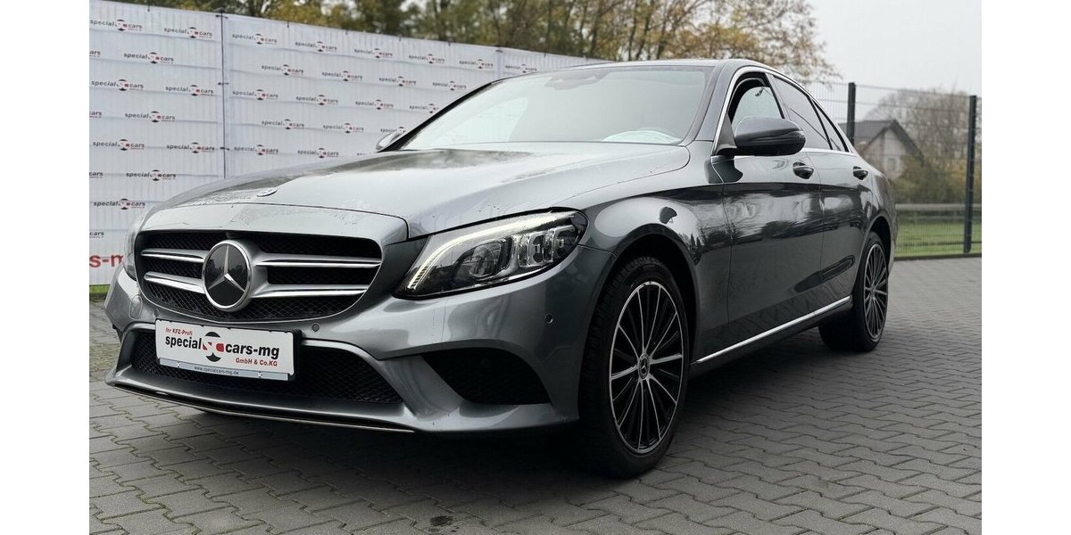 Mercedes-Benz C 220 Designo / AMG / LED / 360° Cam / Allrad 220.000 km 20.990 &euro; Mönchengladbach 41066