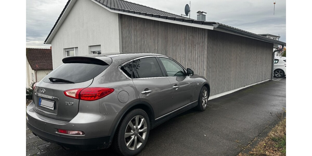 INFINITI EX 37 175.826 km 11.999 &euro; Markdorf 88677