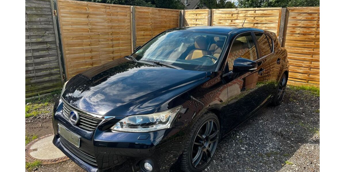 Lexus CT 200h 271.000 km 12.699 &euro; Stadland 26935