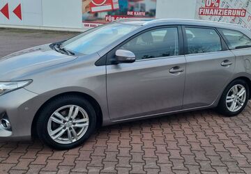 Toyota Auris 116.000 km 10.500 &euro; Halle/S. 06132