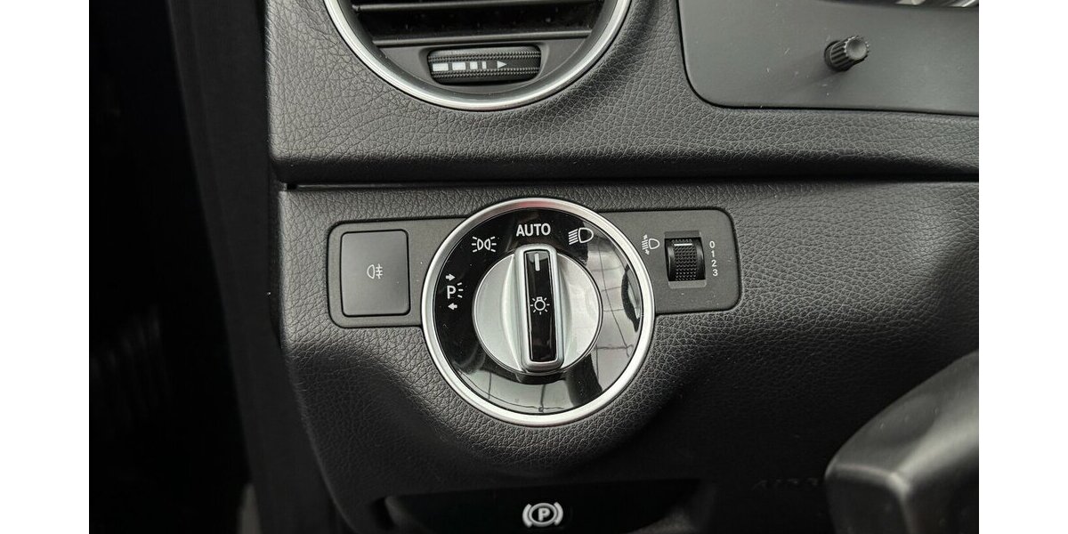 Mercedes-Benz C 220 CDI BlueEfficiency Sitzheizung Navi 186.000 km 6.850 &euro; Lich 35423