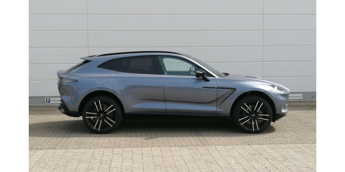 Aston Martin DBX Concours Blau Vollausstattung-6 800 KM- 6.800 km 149.998 &euro; Landau 76829