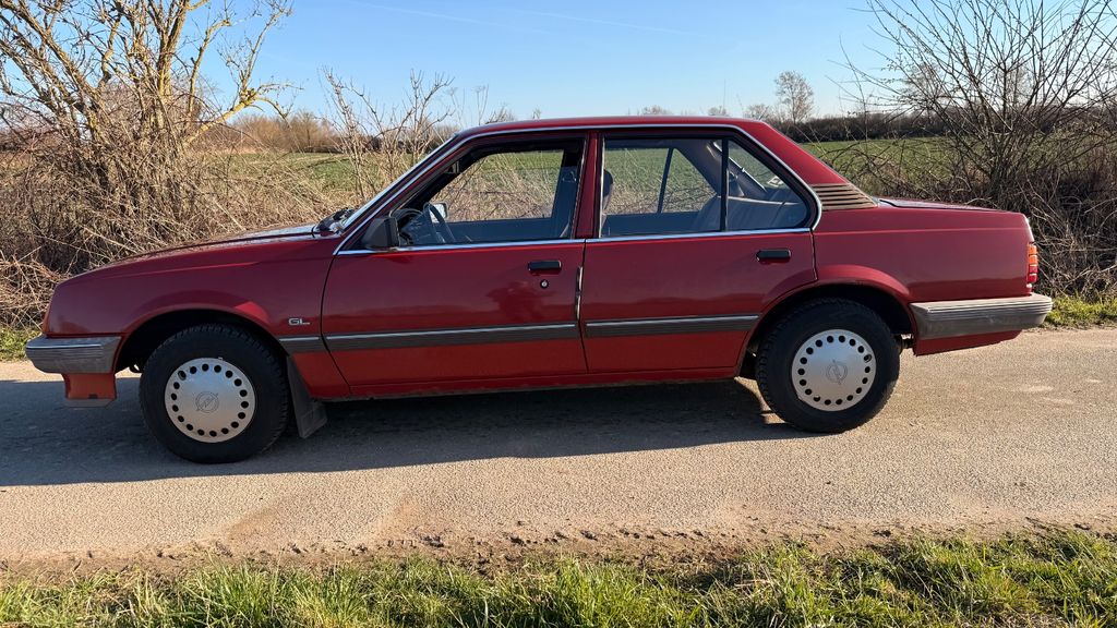Opel Ascona 65.300 km 3.100 &euro; Itzstedt 23845