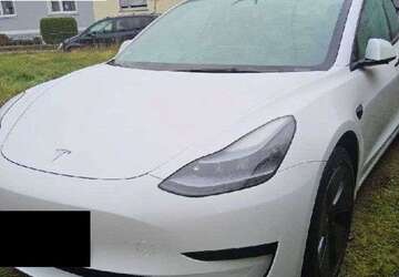 Tesla Model 3 38.595 km 27.950 &euro; Herges-Hallenberg 98587