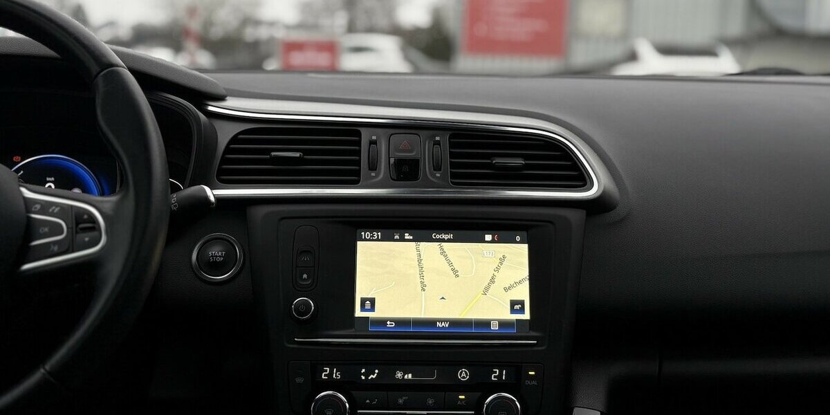 Renault Kadjar 1.2 Collection PANORAMA/NAVI/SHZ/PDC/GRA 71.999 km 13.900 &euro; Villingen-Schwenningen 78054