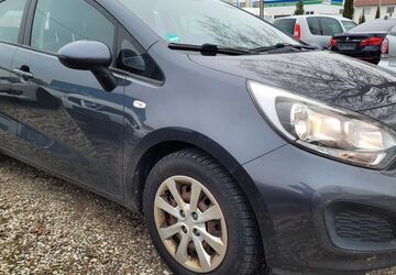 Kia Rio 83.000 km 6.399 &euro; Landshut 84030