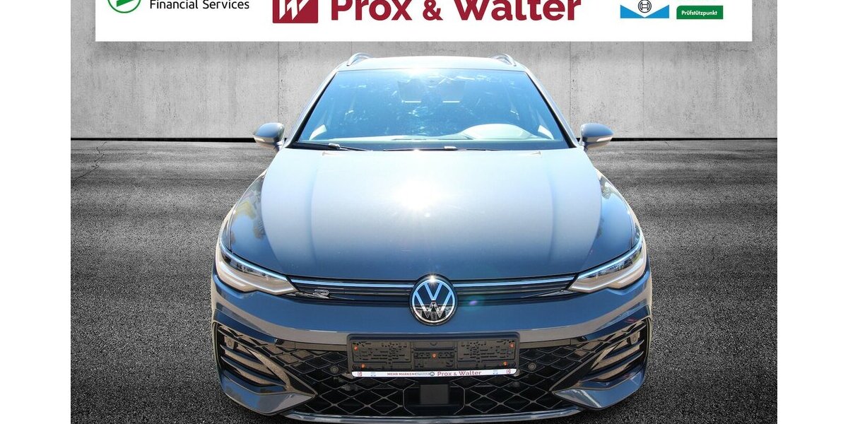 VW Golf VIII Variant 1.5 TSI R-Line LED+KAMERA+ACC 29.927 km 26.500 &euro; Hagenow 19230