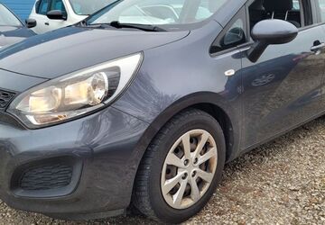 Kia Rio 83.000 km 6.500 &euro; Landshut 84030