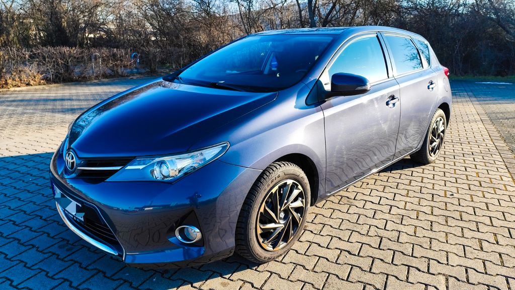 Toyota Auris 95.000 km 11.200 &euro; Saalfeld 07318