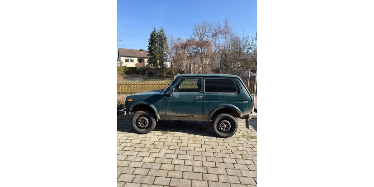 Lada Niva 102.000 km 1.300 &euro; Weiden 92637