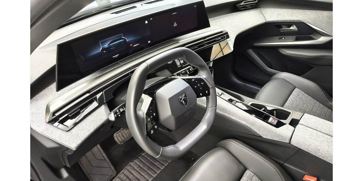 Peugeot 5008 Allure 145 E Hybrid 360° Cam 7 Sitze 43.850 km 28.630 &euro; Lich 35423