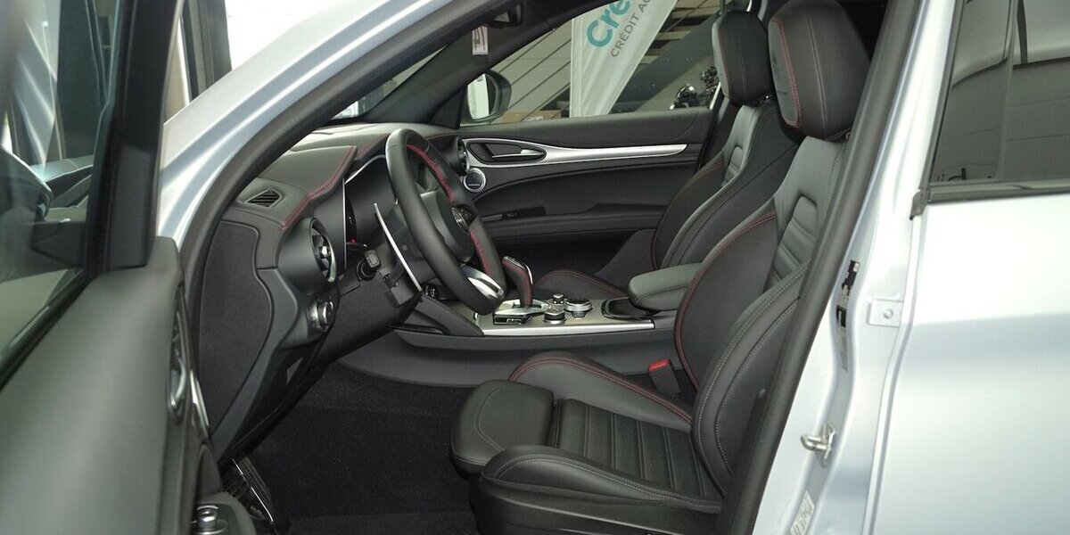 Alfa Romeo Stelvio 2.2 D Competizione Q4 ALLRAD LEDER AHK 45.000 km 38.380 &euro; Lich 35423
