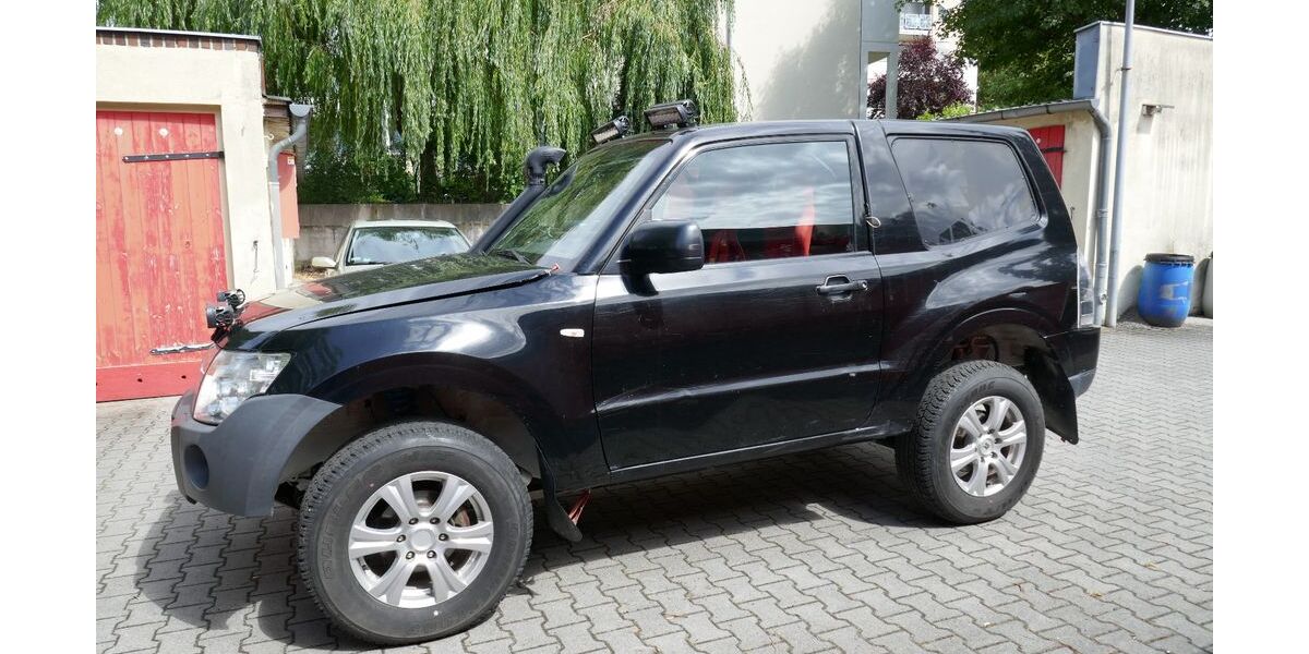 Mitsubishi Pajero 13.200 km 24.950 &euro; Berlin-Tempelhof 12105