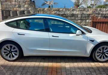 Tesla Model 3 2.200 km 38.000 &euro; Weyer 56357