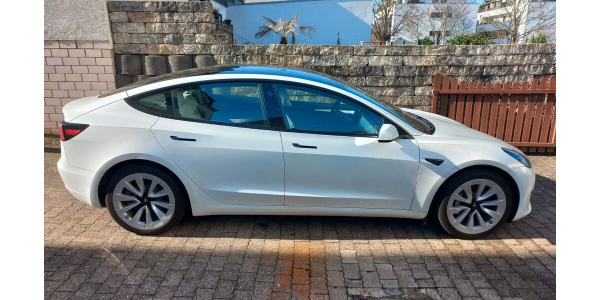Tesla Model 3 2.200 km 38.000 &euro; Weyer 56357