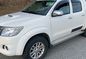 Toyota Hilux 159.000 km 17.590 &euro; Lenggries,Fleck 83661