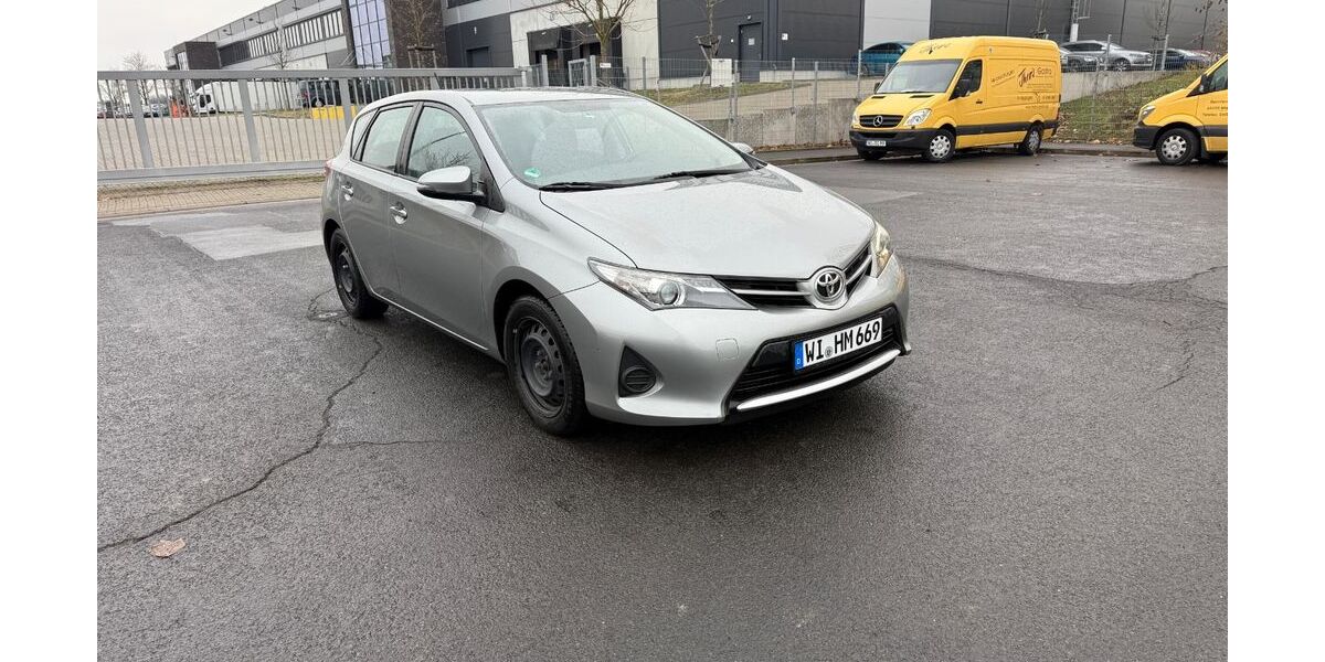 Toyota Auris 48.000 km 9.500 &euro; Wiesbaden 65205