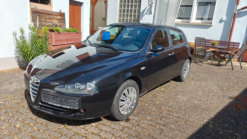 Alfa Romeo 147 69.595 km 3.800 &euro; Röthlein 97520