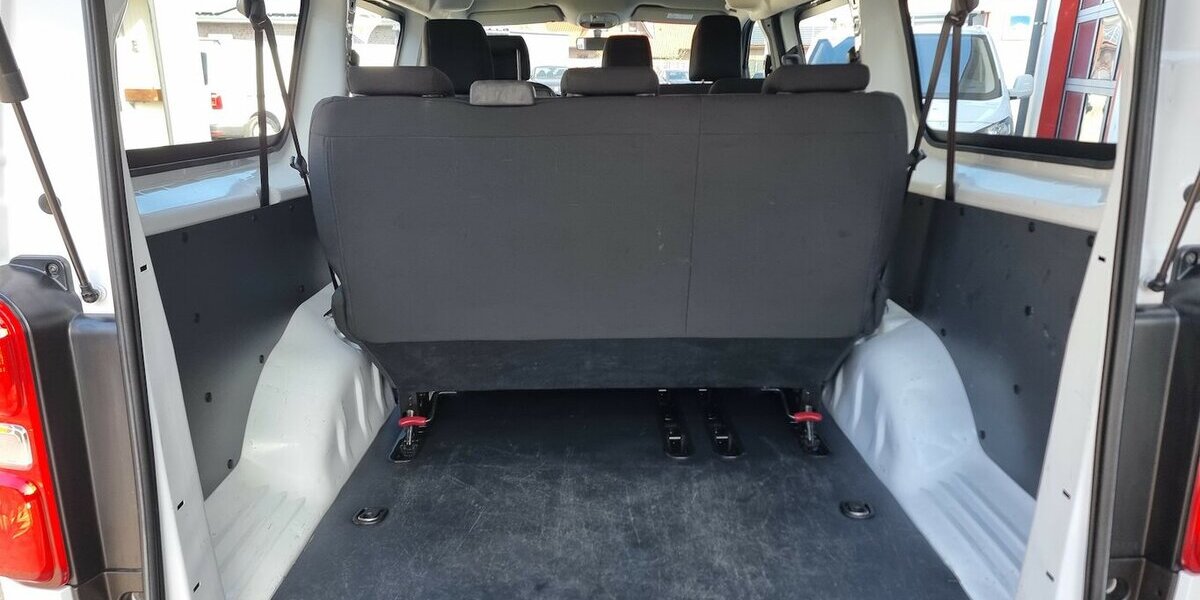 Opel Vivaro Edition M 9-Sitzer Automatik Zafira Life 84.300 km 28.500 &euro; Garrel 49681