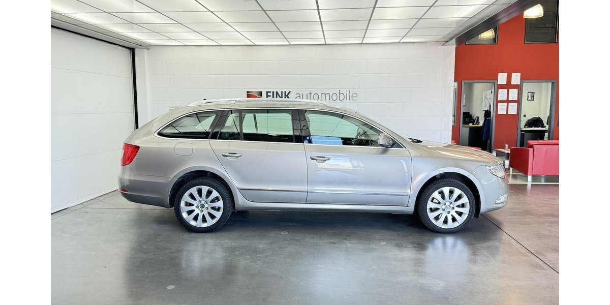Skoda Superb Elegance elektr. Sitze & Panoramadach 104.000 km 9.999 &euro; Lich 35423