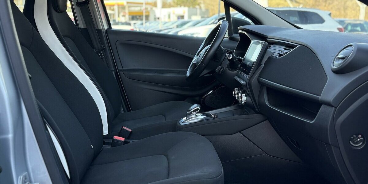 Renault ZOE Life WINTERPAKET/DAB/KLIMA/KEYLESS/SHZ/V+C 94.757 km 11.900 &euro; Villingen-Schwenningen 78054