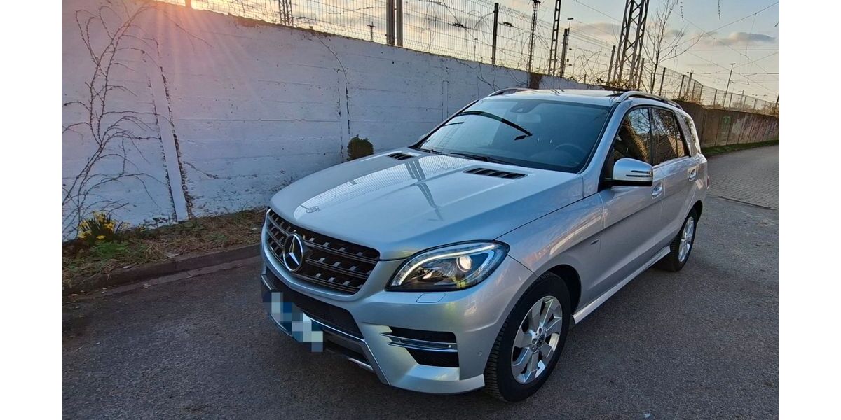Mercedes-Benz ML 350 147.000 km 22.950 &euro; Düsseldorf 40227