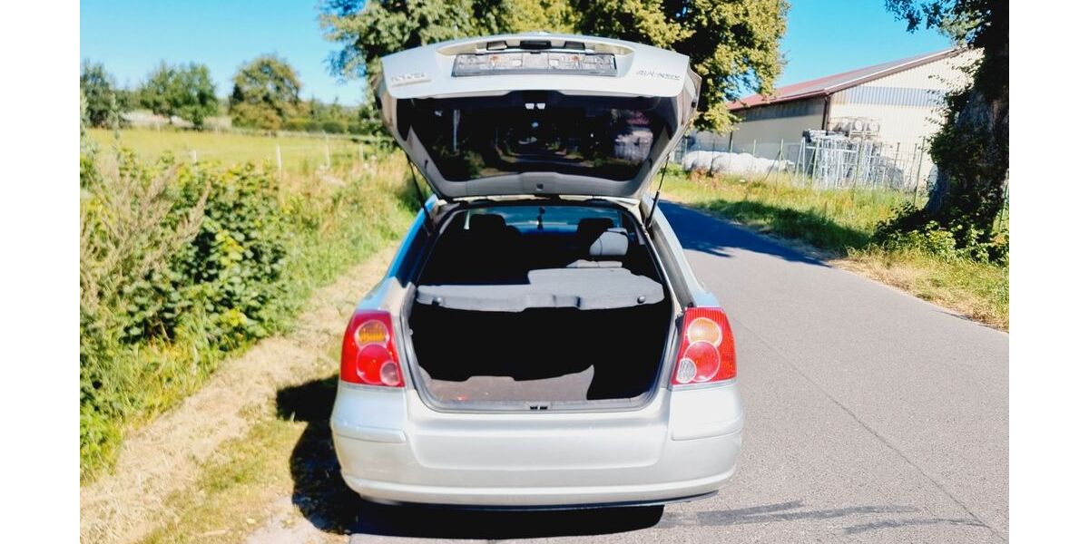 Toyota Avensis 176.887 km 2.400 &euro; Berlin 13629