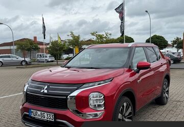 Mitsubishi Plug-in Hybrid Outlander 9.900 km 46.900 &euro; Waren 17192