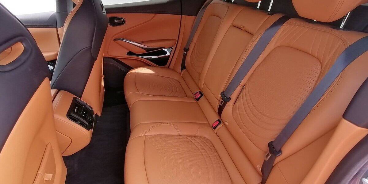 Aston Martin DBX Concours Blau Vollausstattung-6 800 KM- 6.800 km 149.998 &euro; Landau 76829