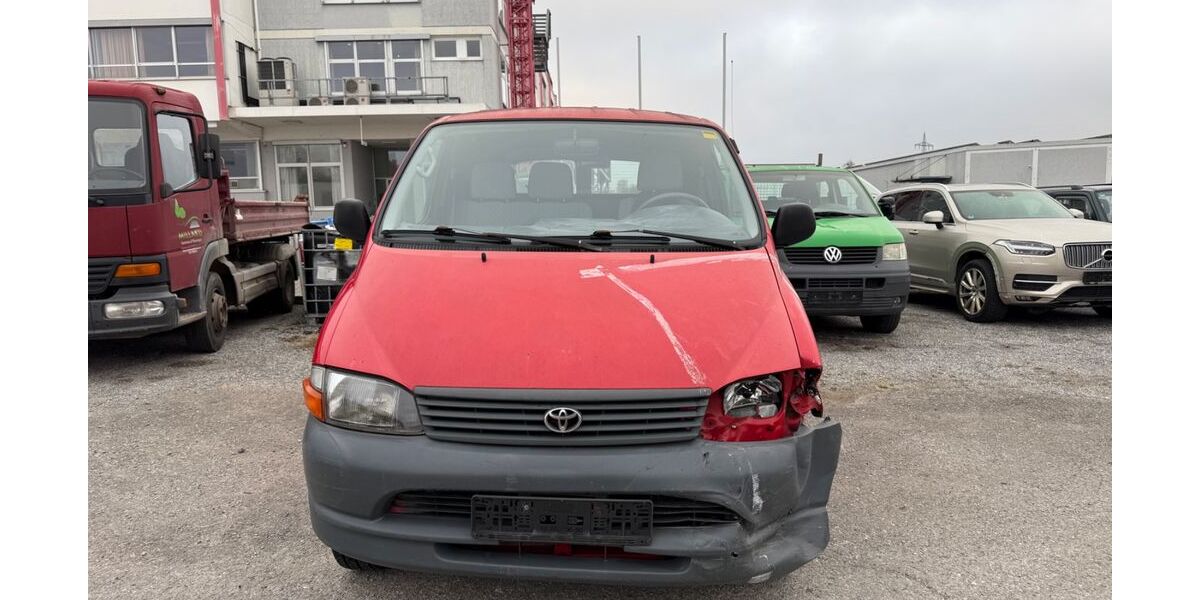 Toyota Hiace 225.000 km 2.990 &euro; Rosenheim 83022