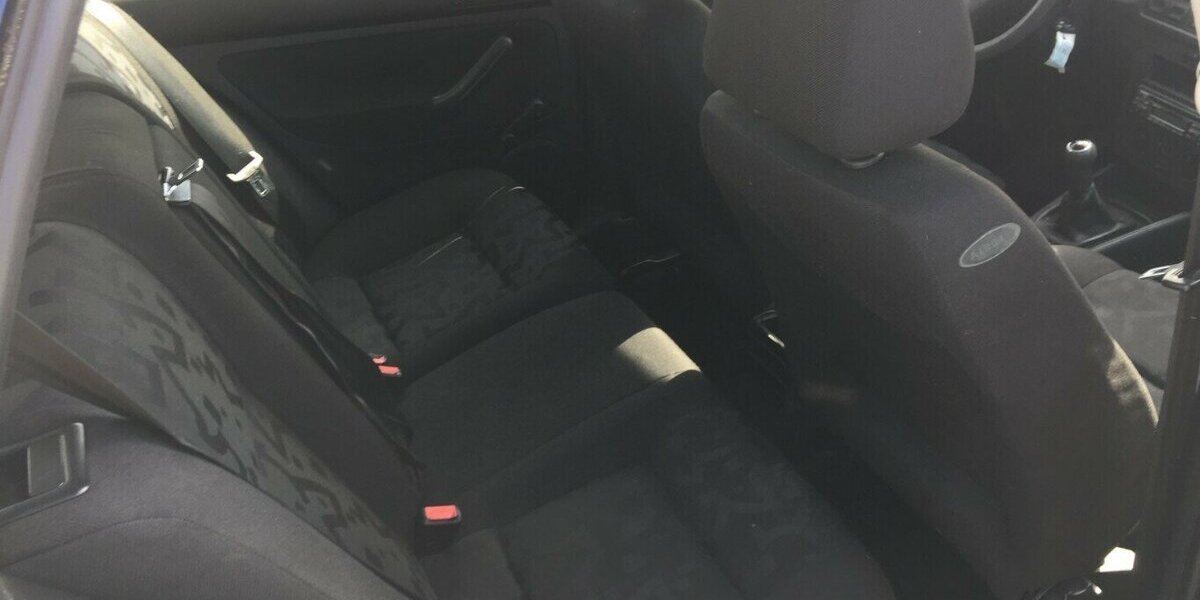 VW Golf 4 Türig,Tüv 01/28! 220.000 km 1.500 &euro; Himmelkron 95502