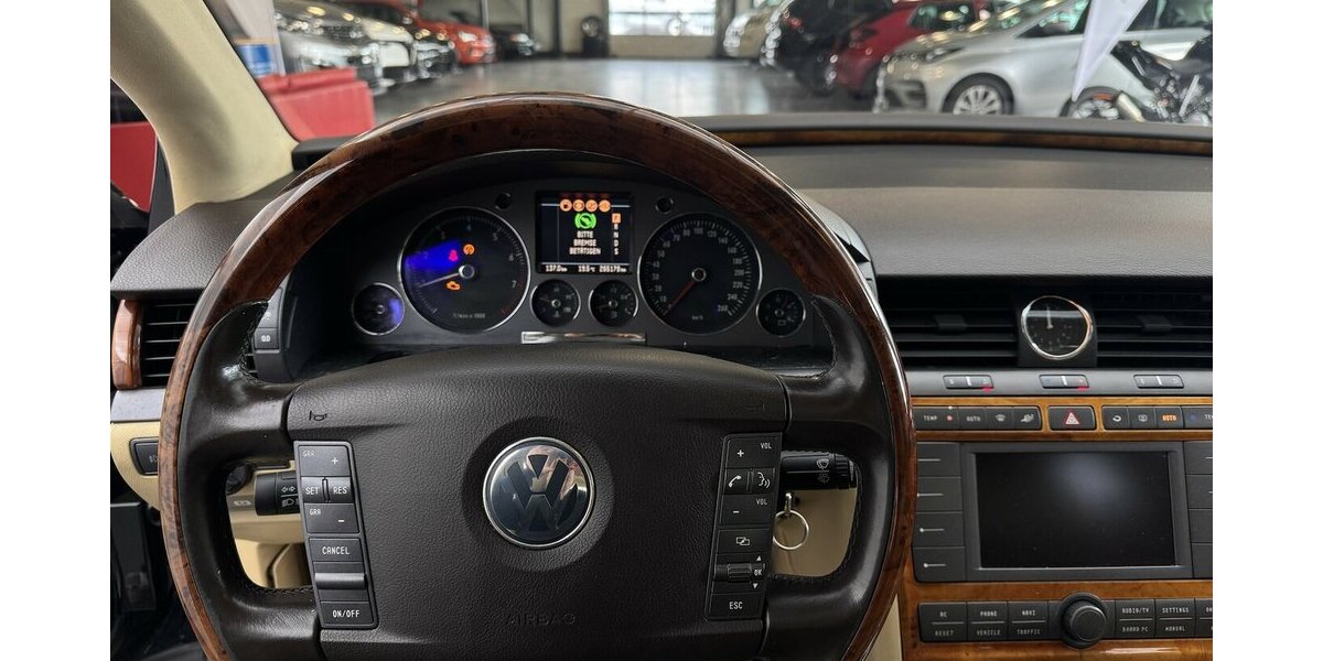 VW Phaeton 3.2 V6 FULL Leder Xenon Luftfederung 265.200 km 2.320 &euro; Lich 35423