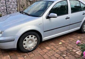 VW Bora 208.500 km 780 &euro; Cremlingen 38162